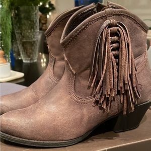 8.5 Ariat leather western bootie